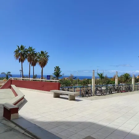 Sunny Holidays, Fast Wi-fi, Parking, Terrace アデヘ