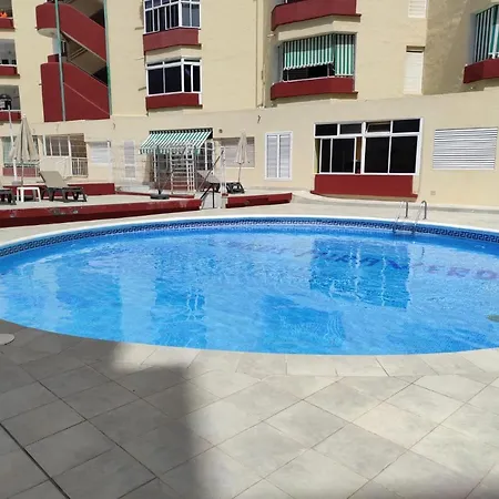 Sunny Holidays, Fast Wi-fi, Parking, Terrace * アデヘ