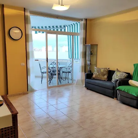 Sunny Holidays, Fast Wi-fi, Parking, Terrace