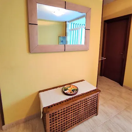 Sunny Holidays, Fast Wi-fi, Parking, Terrace