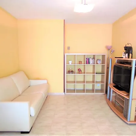 Sunny Holidays, Fast Wi-fi, Parking, Terrace